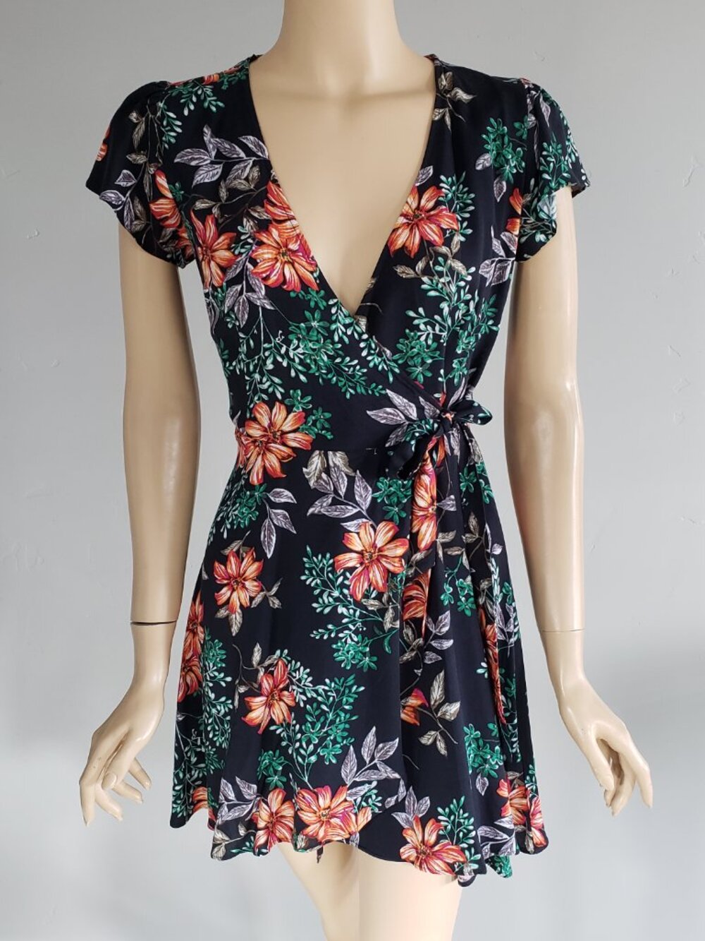 Forever 21 Multicolor Floral Skater Wrap Mini Dress Small NWT